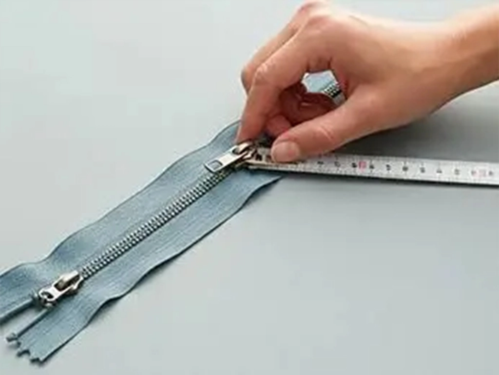 Measuring-the-zipper-of-a-dress