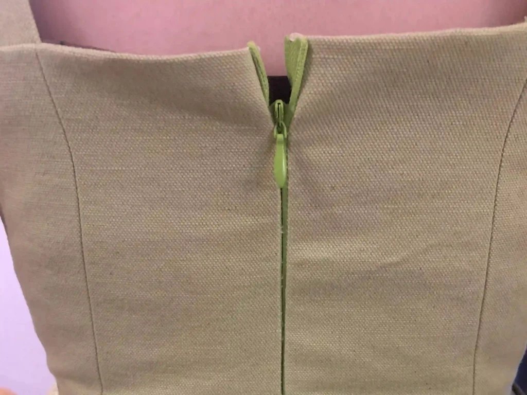 zipper-of-a-dress