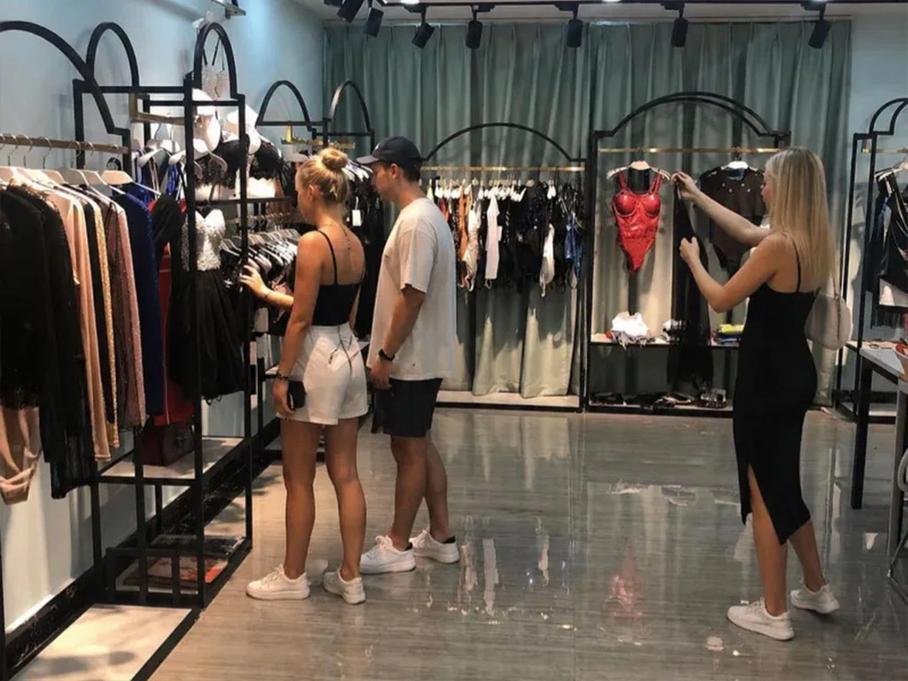 Fast-Fashion-Brand-Scaling-a-Best-Selling-Bodycon-Dress
